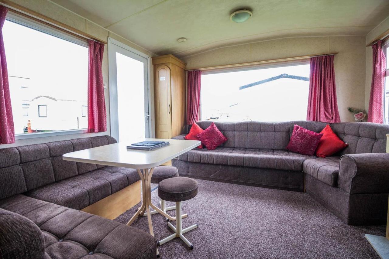 6 Berth Caravan For Hire At Martello Beach Holiday Park In Essex Ref 29017Y Hotel Clacton-on-Sea Bagian luar foto